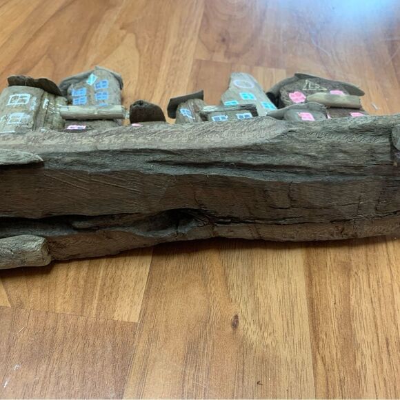 Driftwood house decorative display - Picture 2 of 5